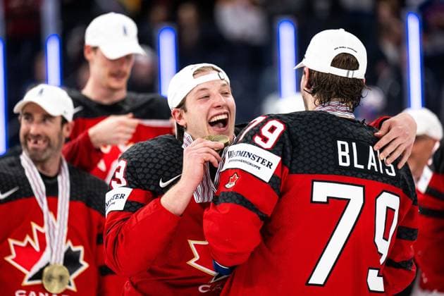 230528 Jake Neighbours and Samuel Blais of Canada celebrate after the 2023 IIHF Ice hockey, Eishockey World Championship, WM, Weltmeisterschaft final game between Canada and Germany on May 28, 2023 in Tampere. Photo: Joel Marklund BILDBYRAN kod JM JM0489 bbeng ishockey ice hockey ishockey-vm 2023 ishockey-vm vm 2023 iihf ice hockey world championship final kanada canada germany tyskland jubel Copyright: JOELxMARKLUND BB230528JM151