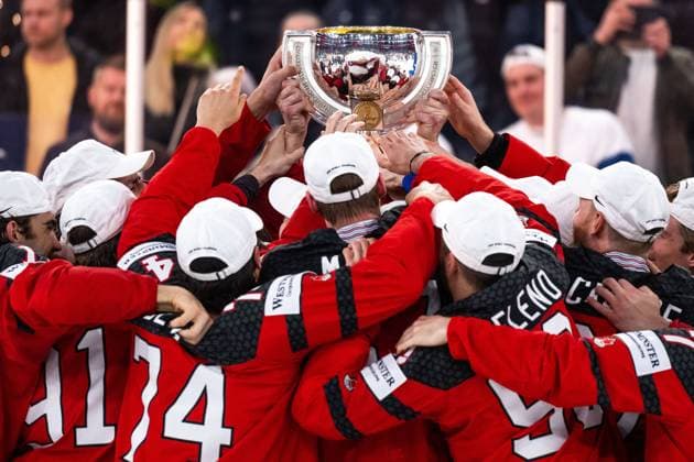 230528 Players of Canada celebrate with the trophy after winning the 2023 IIHF Ice hockey, Eishockey World Championship, WM, Weltmeisterschaft final game between Canada and Germany on May 28, 2023 in Tampere. Photo: Joel Marklund BILDBYRAN kod JM JM0489 bbeng ishockey ice hockey ishockey-vm 2023 ishockey-vm vm 2023 iihf ice hockey world championship final kanada canada germany tyskland jubel världsmästare vm-mästare Copyright: JOELxMARKLUND BB230528JM156
