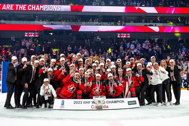 230528 Players of Canada celebrate with the trophy after winning the 2023 IIHF Ice hockey, Eishockey World Championship, WM, Weltmeisterschaft final game between Canada and Germany on May 28, 2023 in Tampere. Photo: Joel Marklund BILDBYRAN kod JM JM0489 bbeng ishockey ice hockey ishockey-vm 2023 ishockey-vm vm 2023 iihf ice hockey world championship final kanada canada germany tyskland jubel världsmästare vm-mästare Copyright: JOELxMARKLUND BB230528JM162