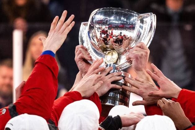 230528 Players of Canada celebrate with the trophy after winning the 2023 IIHF Ice hockey, Eishockey World Championship, WM, Weltmeisterschaft final game between Canada and Germany on May 28, 2023 in Tampere. Photo: Joel Marklund BILDBYRAN kod JM JM0489 bbeng ishockey ice hockey ishockey-vm 2023 ishockey-vm vm 2023 iihf ice hockey world championship final kanada canada germany tyskland jubel världsmästare vm-mästare Copyright: JOELxMARKLUND BB230528JM164