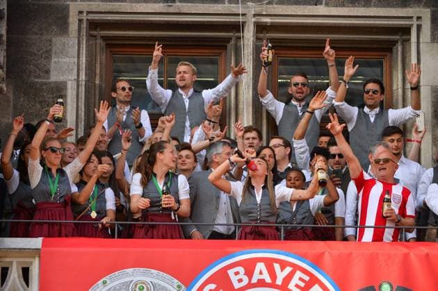 IMAGO Iconic Moments, Fußball - Frauen Die Frauen und Männer des FC Bayern München bei der Meisterfeier 2023 auf dem Marienplatz in Muenchen, 28.05.2023, München, Fussball, Bundesliga, FC Bayern München Meisterfeier 2023, DFB DFL REGULATIONS PROHIBIT ANY USE OF PHOTOGRAPHS AS IMAGE SEQUENCES AND OR QUASI-VIDEO.