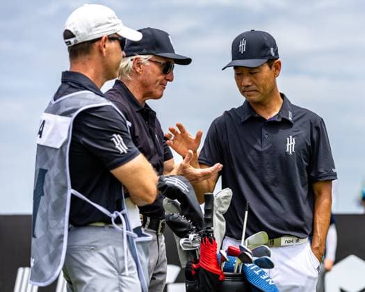 May 28, 2023, Potomac Falls, Virginia, USA: GREG NORMAN greets KEVIN NA on the first tee during the final round of the LIV Golf DC event at Trump National Golf Club. Potomac Falls USA - ZUMAb237 20230528_znp_b237_033 Copyright: xRobertxBlakleyx