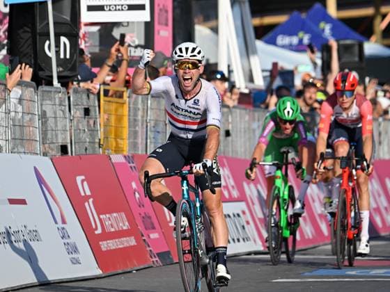 Sport Themen der Woche KW21 Sport Bilder des Tages (230529) -- ROME, May 29, 2023 -- British cyclist Mark Cavendish celebrates as he crosses the finish line to win the final stage of the Giro d Italia 2023 cycling race in Rome, Italy, on May 28, 2023. ( Xinhua) (SP)ITALY-ROME-GIRO D ITALIA Str 