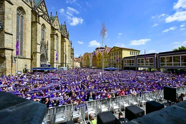 gefuellter Marktplatz, Aufstiegsfeier VfL Osnabrueck, Fussball, 3. Liga, 28.05.2023 Osnabrueck Niedersachsen Deutschland