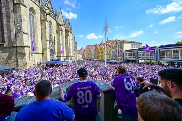 gefuellter Marktplatz, Aufstiegsfeier VfL Osnabrueck, Fussball, 3. Liga, 28.05.2023 Osnabrueck Niedersachsen Deutschland