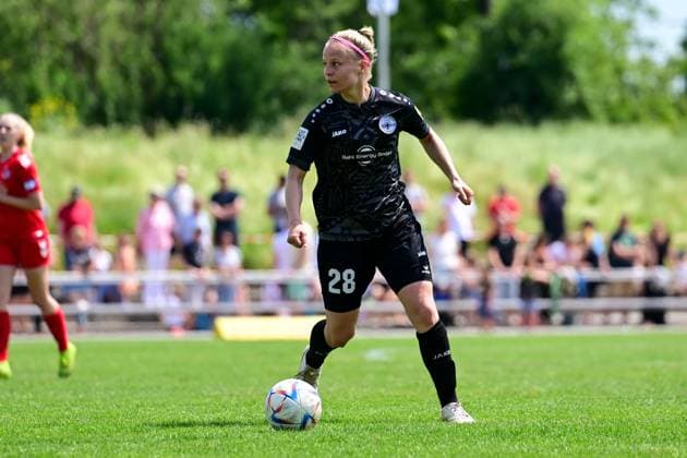 29.05.2023, GER, Fußball, 2. Frauen-Bundesliga 2022 2023, SG 99 Andernach - 1. FC Köln U20 Alina Wagner (28 Andernach) kontrolliert den Ball. Andernach Stadion Rheinland-Pfalz Deutschland