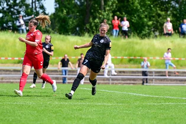 29.05.2023, GER, Fußball, 2. Frauen-Bundesliga 2022 2023, SG 99 Andernach - 1. FC Köln U20 Carolin Schraa (7 Andernach) bejubelt das 2:1. Andernach Stadion Rheinland-Pfalz Deutschland