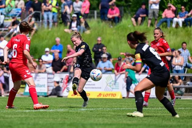 29.05.2023, GER, Fußball, 2. Frauen-Bundesliga 2022 2023, SG 99 Andernach - 1. FC Köln U20 Julia Schermuly (10 Andernach) mit dem Schuss. Andernach Stadion Rheinland-Pfalz Deutschland