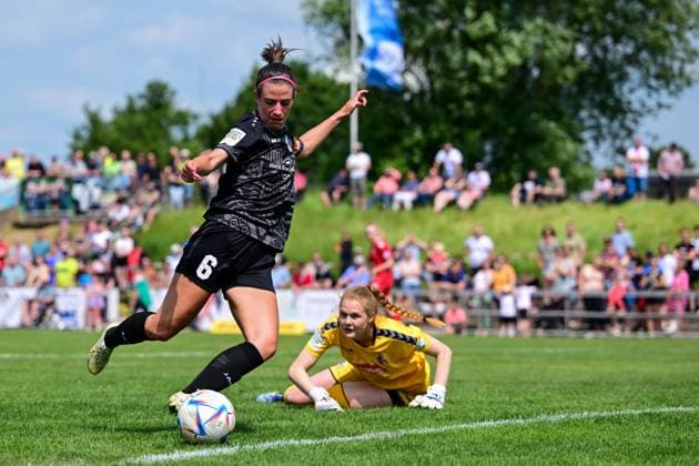 29.05.2023, GER, Fußball, 2. Frauen-Bundesliga 2022 2023, SG 99 Andernach - 1. FC Köln U20 Lisa Kossmann (6 Andernach) mit einem weiteren Tor für Andernach. Andernach Stadion Rheinland-Pfalz Deutschland