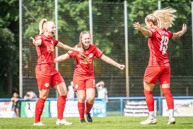 Sport Themen der Woche KW22 2. Frauen Fussball Bundesliga, 1. FFC Turbine Potsdam II vs RB Leipzig. Potsdam, 29.05.2023 Jenny Hipp (RB Leipzig, 19) Lea-Sophie Misch (RB Leipzig, 16) das zwite Tor feiern 2. Frauen Fussball Bundesliga, 1. FFC Turbine Potsdam II vs RB Leipzig, Sportforum Waldstadt, Potsdam 29.05.2023 DFL REGULATIONS PROHIBIT ANY USE OF PHOTOGRAPHS AS IMAGE SEQUENCES AND OR QUASI-VIDEO. *** 2 Womens Bundesliga, 1 FFC Turbine Potsdam II vs RB Leipzig Potsdam, 29 05 2023 Jenny Hipp RB Leipzig, 19 Lea Sophie Misch RB Leipzig, 16 celebrate the second goal 2 Womens Bundesliga, 1 FFC Turbine Potsdam II vs RB Leipzig, Sportforum Waldstadt, Potsdam 29 05 2023 DFL REGULATES PROHIBIT ANY USE OF PHOTOGRAPHS AS IMAGE SEQUENCES AND OR QUASI VIDEO Copyright: xBEAUTIFULxSPORTS LucianoxLimax