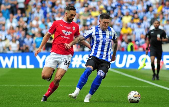 Barnsley v Sheffield Wednesday, London, UK - 29 May 2023 Josh Windass of Sheffield Wednesday challenges for the ball with Adam Phillips of Barnsley during the Sky Bet League One Play-Off Final between Barnsley and Sheffield Wednesday on 29th May 2023 at Wembley Stadium, London London Wembley Stadium London GBR Copyright: xFrankiexOKeeffe PPAUKx PPA-033447