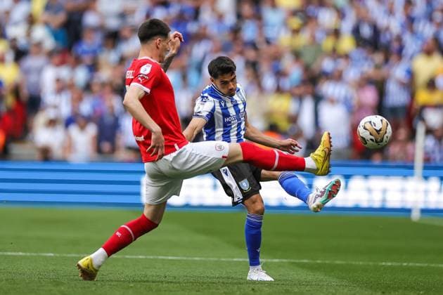 Sky Bet League 1 Play-off Final Barnsley v Sheffield Wednesday Reece James 33 of Sheffield Wednesday clears up field during the Sky Bet League 1 Play-off Final match Barnsley vs Sheffield Wednesday at Wembley Stadium, London, United Kingdom, 29th May 2023 (Photo by Mark Cosgrove News Images) Copyright: xMarkxCosgrove NewsxImagesx