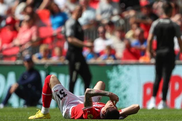 Sky Bet League 1 Play-off Final Barnsley v Sheffield Wednesday Slobodan TediÄ‡ 31 of Barnsley goes down injured during the Sky Bet League 1 Play-off Final match Barnsley vs Sheffield Wednesday at Wembley Stadium, London, United Kingdom, 29th May 2023 (Photo by Gareth Evans News Images) London Wembley Stadium Greater London United Kingdom Copyright: xGarethxEvans NewsxImagesx