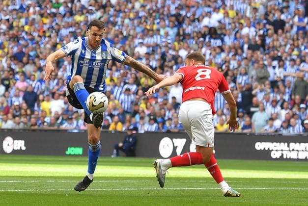 Barnsley v Sheffield Wednesday EFL Sky Bet League 1 29 05 2023. Play Off Final Sheffield Wednesday player Lee Gregory (9) and Barnsley FC player Herbie Kane (8) during the EFL Sky Bet League 1 play-off final match between Barnsley and Sheffield Wednesday at Wembley Stadium, London, England on 29 May 2023. London Wembley Stadium Greater London England Editorial use only DataCo restrictions apply See www.football-dataco.com , Copyright: xIanxLyallx PSI-17500-0014