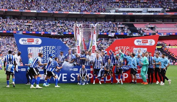 London, England, 29th May 2023. Sheffield Wednesday squad celebrate the win during the Sky Bet League 1 match at Wembley Stadium, London. Picture credit should read: David Klein Sportimage EDITORIAL USE ONLY. No use with unauthorised audio, video, data, fixture lists, club league logos or live services. Online in-match use limited to 120 images, no video emulation. No use in betting, games or single club league player publications. SPI-2469-0062