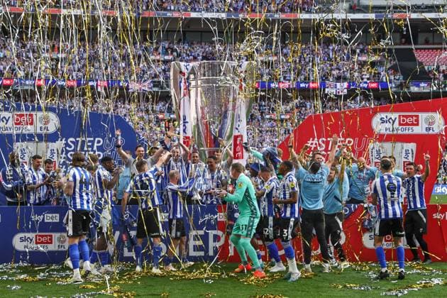 Sky Bet League 1 Play-off Final Barnsley v Sheffield Wednesday Sheffield Wednesday lift the League One Play-off Trophy after winning the Sky Bet League 1 Play-off Final match Barnsley vs Sheffield Wednesday at Wembley Stadium, London, United Kingdom, 29th May 2023 (Photo by Mark Cosgrove News Images) Copyright: xMarkxCosgrove NewsxImagesx