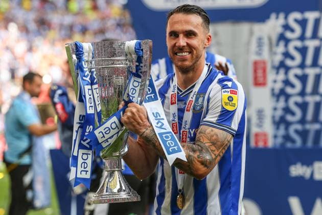 Sky Bet League 1 Play-off Final Barnsley v Sheffield Wednesday Lee Gregory 9 of Sheffield Wednesday with the play off trophy after the Sky Bet League 1 Play-off Final match Barnsley vs Sheffield Wednesday at Wembley Stadium, London, United Kingdom, 29th May 2023 (Photo by Gareth Evans News Images) London Wembley Stadium Greater London United Kingdom Copyright: xGarethxEvans NewsxImagesx