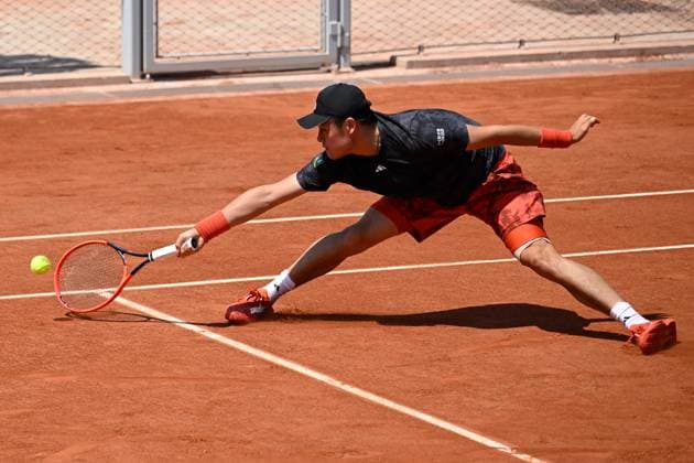 (230530) -- PARIS, May 30, 2023 -- Wu Yibing of China hits a return during the men s singles first round match against Roberto Bautista Agut of Spain at the French Open tennis tournament at Roland Garros in Paris, France, May 29, 2023. (Photo by Xinhua) (SP)FRANCE-PARIS-TENNIS-ROLAND GARROS-FRENCH OPEN-MEN S SINGLES JulienxMattia 