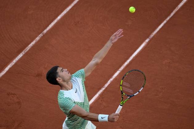 (230530) -- PARIS, May 30, 2023 -- Carlos Alcaraz of Spain serves during the men s singles first round match between Carlos Alcaraz of Spain and Flavio Cobolli of Italy at the French Open tennis tournament at Roland Garros in Paris, France, on May 29, 2023. (Photo by Xinhua) (SP)FRANCE-PARIS-TENNIS-ROLAND GARROS-FRENCH OPEN-MEN S SINGLES JulienxMattia 