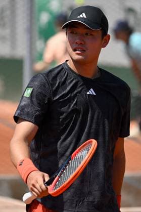 (230530) -- PARIS, May 30, 2023 -- Wu Yibing of China reacts during the men s singles first round match against Roberto Bautista Agut of Spain at the French Open tennis tournament at Roland Garros in Paris, France, May 29, 2023. (Photo by Xinhua) (SP)FRANCE-PARIS-TENNIS-ROLAND GARROS-FRENCH OPEN-MEN S SINGLES JulienxMattia 