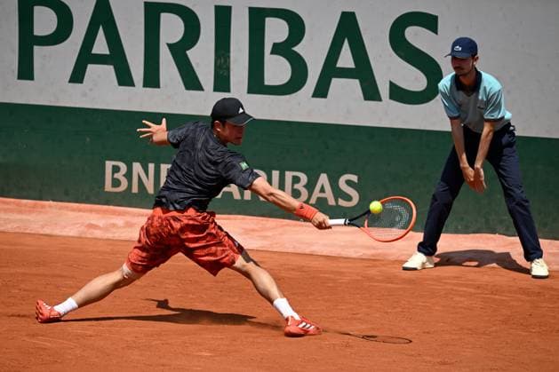 (230530) -- PARIS, May 30, 2023 -- Wu Yibing of China hits a return during the men s singles first round match against Roberto Bautista Agut of Spain at the French Open tennis tournament at Roland Garros in Paris, France, May 29, 2023. (Photo by Xinhua) (SP)FRANCE-PARIS-TENNIS-ROLAND GARROS-FRENCH OPEN-MEN S SINGLES JulienxMattia 