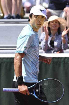Tennis: French Open Japan s Taro Daniel reacts after winning a point against Christopher O Connell of Australia in the men s singles first round of the French Open tennis tournament at Roland Garros in Paris on May 29, 2023.  A14AA0001530294P 