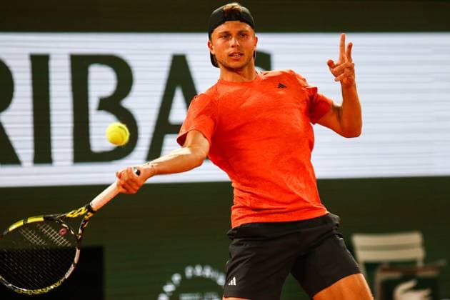 2023 French Open - Day Two Alexandre MULLER (FRA) in action during his match against Jannik SINNER (ITA) on Philippe-CHATRIER court in The French Open Roland Garros 2023 tennis tournament day two. Paris France  Copyright: xIbrahimxEzzatx originalFilename:ezzat-notitle230529_npsQl.jpg