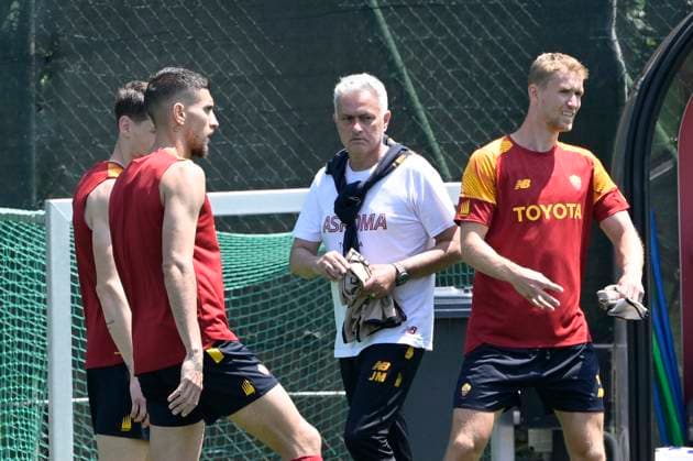 Foto Fabrizio Corradetti LaPresse 30 Maggio 2023 Roma, Italia - Allenamento AS Roma prima della Finale Europa League con il Siviglia - Centro Fulvio Bernardini - Trigoria. Nella foto: Jose™ Mourinho coach (AS Roma) May 30, 2023 Rome, Italy - AS Roma training before the Europa League Final with Sevilla - Fulvio Bernardini Center - Trigoria. In the photo: Jose™ Mourinho coach (AS Roma)  Copyright: xFabrizioxCorradetti LaPressex