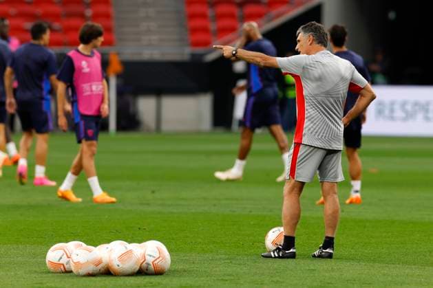 Sevilla s head coach Jose Luis Mendilibar leads a training session of the team held at Puskas Arena, in Budapest, Hungary, 30 May 2023. Sevilla FC will face AS Roma in the UEFA Europa League final soccer match on 31 May. UEFA Europa League final - Sevilla s training session !ACHTUNG: NUR REDAKTIONELLE NUTZUNG!  Copyright: xJulioxMunozx GRAF482 20230530-c0e00b7b75dbd907408038ecd2b0f98c26c52b76