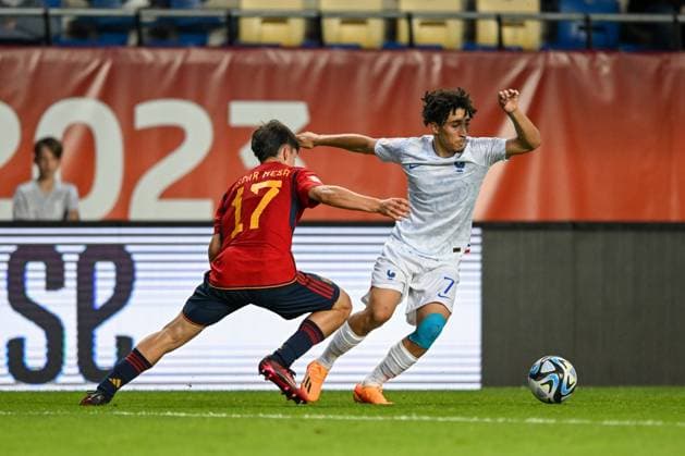 Spain U17, U 17 ¢& x80;& x99;s Oscar Mesa and France U17Ã¢& x80;& x99;s Mohammed-Amine Boucehnna during the semi-final phase Under-17 Championship Hungary 2023 soccer match Spain U17 vs. France U17 at the Pancho Arena stadium in Felcsut, Hungary, 30rd of May 2023  Copyright: xVinnyxOrlando LiveMediax xipa-agx xLivexMediax 0 IPA_IPA38334108