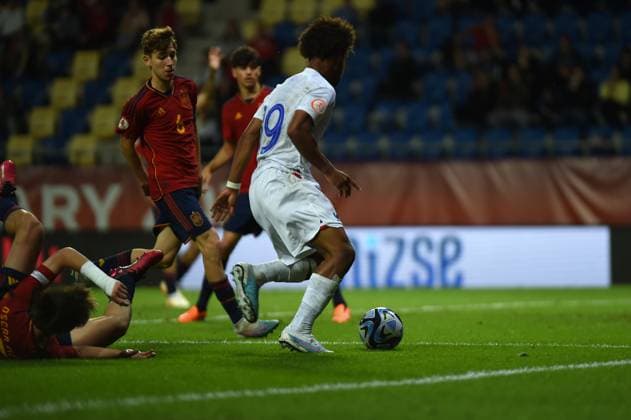 May 30, 2023, Felcsut, Fejer County, Hungary: Mathis Lambourde (19) of France attempts to score on the European Under 17 Championship Semi final match between Spain and France Felcsut Hungary - ZUMAs291 20230530_zip_s291_018 Copyright: xBalintxSzentgallayx
