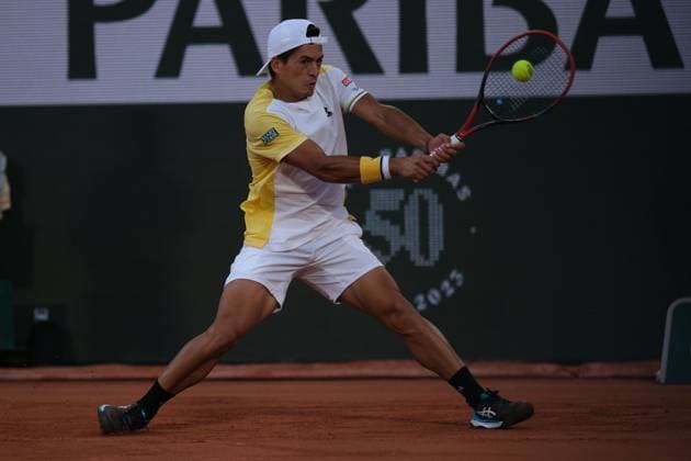 May 31, 2023, Paris, Paris, France: SEBASTIAN BAEZ of Argentina return the ball to GAEL MONFILS of France during the Day 3 of the French Open 2023, Grand Slam tennis tournament at the Roland-Garros Stadium - Paris France..Gael Monfils won : 3-6 6-3 7-5 1-6 7-5 Paris France - ZUMAp119 20230531_zaf_p119_046 Copyright: xPierrexSteveninx