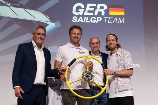 Bilder des Jahres 2023, Sport 05 Mai Sport Themen der Woche KW22 Sport Bilder des Tages v.l. Sir Russell COUTTS, NZL, Segler- und Segelyacht-Designer, Erik HEIL, Segler, Team GER, Thomas RIEDEL, Riedel Communications, Sebastian VETTEL, ehem. Formel 1-Rennfahrer, CEO Sir Russell Coutts stellt das neue SailGP Team vor, Messe SPOBIS 2023 in Duesseldorf, am 31.01.2023. Â *** f l Sir Russell COUTTS, NZL, sailor and sailing yacht designer, Erik HEIL, sailor, Team GER, Thomas RIEDEL, Riedel Communications, Sebastian VETTEL, former Formula 1 racing driver, CEO Sir Russell Coutts presents the new SailGP team, SPOBIS 2023 trade fair in Duesseldorf, on 31 01 2023 Â