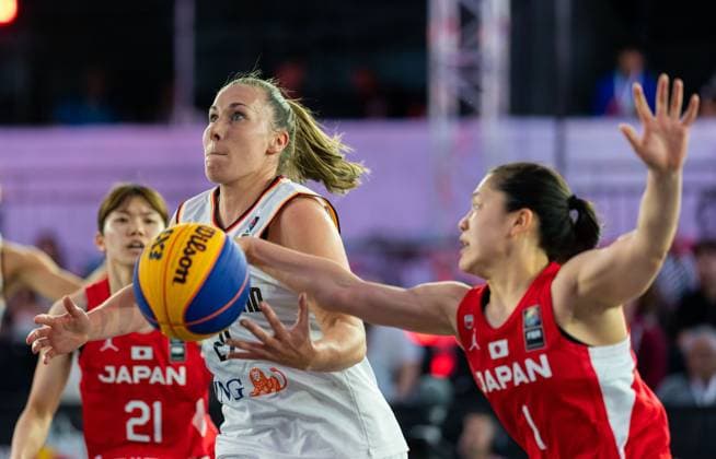 BASKETBALL - FIBA 3x3 World Cup 2023 VIENNA,AUSTRIA,31.MAY.23 - BASKETBALL - FIBA 3x3 World Cup. Image shows Svenja Brunckhorst (GER) and Yua Emura (JPN).  GEPAxpictures xEdgarxEisner