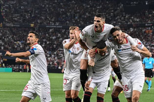 Sport Themen der Woche KW22 Sport Bilder des Tages Sevilla teammates celebrate after goal during the UEFA Europa League final 2023 between Sevilla and Roma at Puskas Arena in Budapest, Hungary Soccer (Cristiano Mazzi SPP)  Copyright: xCristianoxMazzix xSPPx spp-en-CrMaSp-CM2_7427