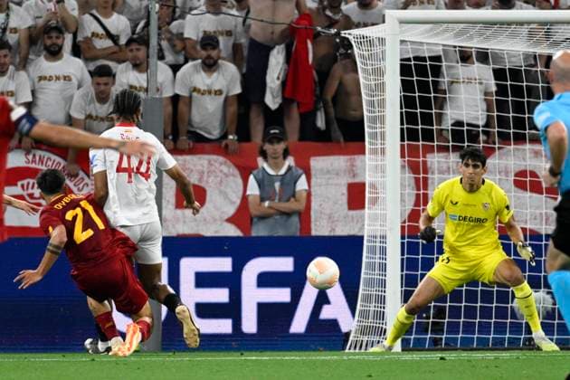 IPP20230531 Football - soccer: UEFA Europa League 2022 2023, Final, Sevilla FC - A.S. Roma, Paulo Dybala realizza gol 0-1 (Verwendung nur in Deutschland - GERMANY ONLY) *** IPP20230531 Football soccer UEFA Europa League 2022 2023, Final, Sevilla FC A S Roma, Paulo Dybala realizza gol 0 1 Use only in Germany GERMANY ONLY 