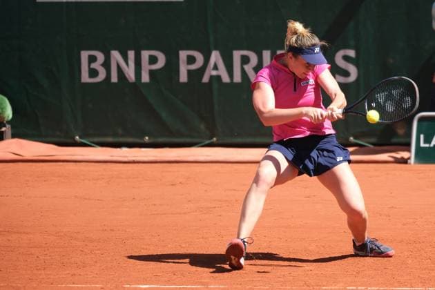 June 1, 2023, Paris, Paris, France: LINDA MOSKOVA of Czech Republic return the ball to ELENA RYBAKINA of Kazakhstan.during the Day 5 of the WomenÃ¢â‚¬â ¢s French Open 2023, Grand Slam tennis womens tournament at the Roland Garros Stadium - Paris France Paris France - ZUMAp119 20230601_zaf_p119_002 Copyright: xPierrexSteveninx