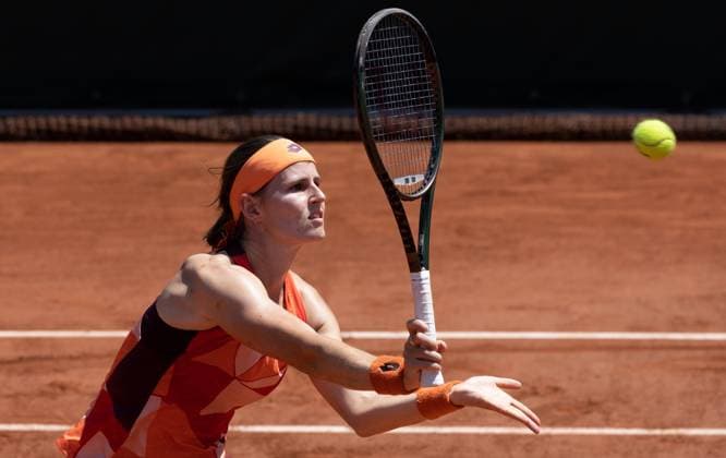 Belgian Greet Minnen pictured in action during a doubles tennis match between Belgian-Hungarian pair Minnen-Bondar and Egyptian-Slovenian pair Sherif-Zidansek, in the first round of the women s doubles at the Roland Garros French Open tennis tournament in Paris, France, Thursday 01 June 2023. BENOITxDOPPAGNE  x68250186x