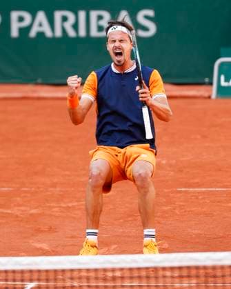 Daniel Altmaier (GER) jubelt nach dem Sieg, Jubel, Freude, Emotion Tennis - French Open 2023 - Grand Slam ATP, Tennis Herren WTA, Tennis Damen ITF - Roland Garros - Paris - - France - 1 June 2023. Copyright: xJuergenxHasenkopfx