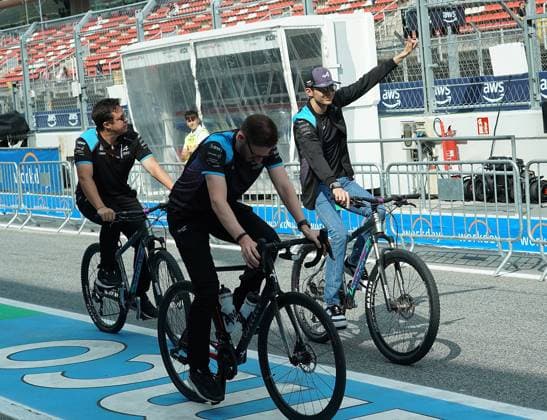01.06.2023, Circuit de Catalunya, Barcelona, Formel 1 AWS Grand Prix von Spanien 2023 , im Bild Esteban Ocon (FRA), BWT Alpine F1 Team auf dem Fahrrad Barcelona Circuit de Catalunya Catalunya Spain