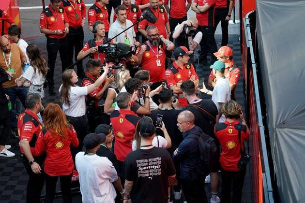 Formel 1 AWS Grand Prix von Spanien 2023 01.06.2023, Circuit de Catalunya, Barcelona, Formel 1 AWS Grand Prix von Spanien 2023 , im Bild Der brasilianische Fussballstar Neymar jr. mit Charles Leclerc (MCO), Scuderia Ferrari und Carlos Sainz Jr. (ESP), Scuderia Ferrari