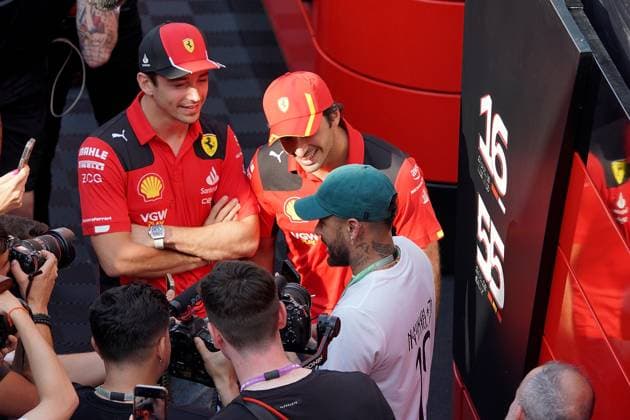 Formel 1 AWS Grand Prix von Spanien 2023 01.06.2023, Circuit de Catalunya, Barcelona, Formel 1 AWS Grand Prix von Spanien 2023 , im Bild Der brasilianische Fussballstar Neymar jr. mit Charles Leclerc (MCO), Scuderia Ferrari und Carlos Sainz Jr. (ESP), Scuderia Ferrari