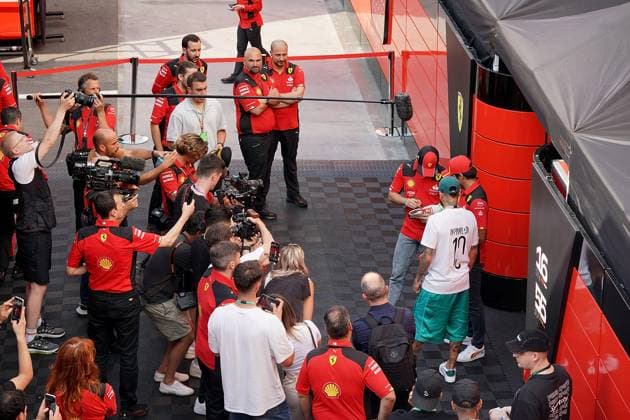 Formel 1 AWS Grand Prix von Spanien 2023 01.06.2023, Circuit de Catalunya, Barcelona, Formel 1 AWS Grand Prix von Spanien 2023 , im Bild Der brasilianische Fussballstar Neymar jr. mit Charles Leclerc (MCO), Scuderia Ferrari und Carlos Sainz Jr. (ESP), Scuderia Ferrari