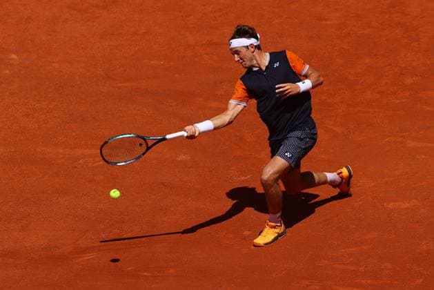 Mandatory Credit: Photo by Ella Ling Shutterstock (13940064x) Casper Ruud of Norway in action French Open Tennis, Day 5, Roland Garros, Paris, France - 01 June 2023 French Open Tennis, Day 5, Roland Garros, Paris, France - 01 June 2023  Copyright: xEllaxLing Shutterstockx 13940064x