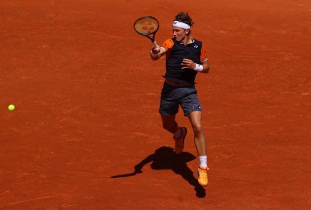 Mandatory Credit: Photo by Ella Ling Shutterstock (13940064z) Casper Ruud of Norway in action French Open Tennis, Day 5, Roland Garros, Paris, France - 01 June 2023 French Open Tennis, Day 5, Roland Garros, Paris, France - 01 June 2023  Copyright: xEllaxLing Shutterstockx 13940064z