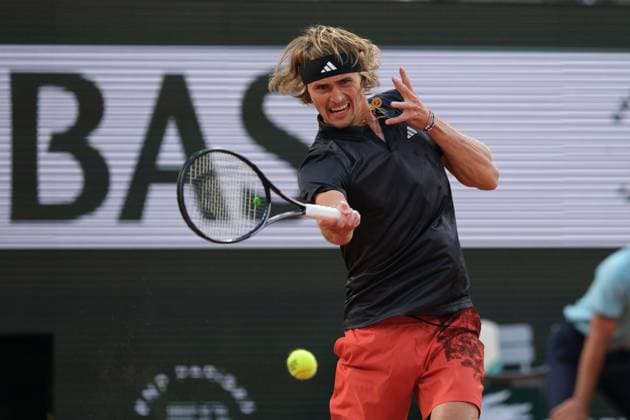 June 1, 2023, Paris, Paris, France: ALEXANDER ZVEREV of Germany return the ball to ALEX MOLCAN of Slovakia during the Day 5 of the French Open 2023, Grand Slam tennis tournament at the Roland-Garros Stadium - Paris France Paris France - ZUMAp119 20230601_zaf_p119_110 Copyright: xPierrexSteveninx