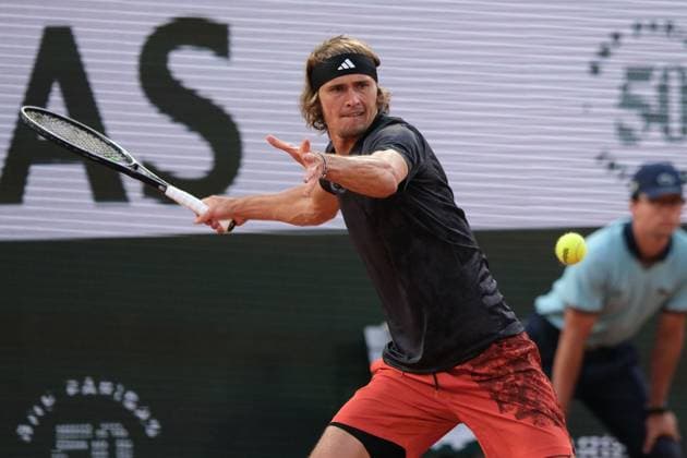 June 1, 2023, Paris, Paris, France: ALEXANDER ZVEREV of Germany return the ball to ALEX MOLCAN of Slovakia during the Day 5 of the French Open 2023, Grand Slam tennis tournament at the Roland-Garros Stadium - Paris France Paris France - ZUMAp119 20230601_zaf_p119_120 Copyright: xPierrexSteveninx