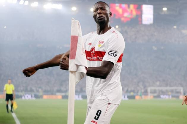 Sport Themen der Woche KW22 Sport Bilder des Tages 01.06.23 VfB Stuttgart - Hamburger SV Deutschland, Stuttgart, 01.06.2023, Fussball, Bundesliga, Relegation, VfB Stuttgart - Hamburger SV: Serhou Guirassy (VfB Stuttgart); Jubel Tor 3:0 Guirassy. *** 01 06 23 VfB Stuttgart Hamburger SV Germany, Stuttgart, 01 06 2023, football, Bundesliga, relegation, VfB Stuttgart Hamburger SV Serhou Guirassy VfB Stuttgart cheer goal 3 0 Guirassy