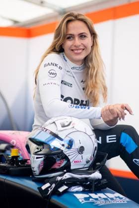 Sport Themen der Woche KW22 Sport Bilder des Tages Sophia Floersch (GER, PHM Racing by Charouz, BWT Alpine Academy, 29) mit Helm im Design von Arcee aus Transformers Aufstieg der Bestien, ESP, FIA Formel 3, Grand Prix von Spanien, Circuit de Barcelona Catalunya, Freies Training, 02.06.2023 ESP, FIA Formel 3, Grand Prix von Spanien, Circuit de Barcelona Catalunya, Freies Training, 02.06.2023 Montmelo *** Sophia Floersch GER, PHM Racing by Charouz, BWT Alpine Academy, 29 with helmet designed by Arcee from Transformers Rise of the Beasts, ESP, FIA Formula 3, Spanish Grand Prix, Circuit de Barcelona Catalunya, Free Practice, 02 06 2023 ESP, FIA Formula 3, Spanish Grand Prix, Circuit de Barcelona Catalunya, Free Practice, 02 06 2023 Montmelo Copyright: xEibner Memmlerx EP_MMR
