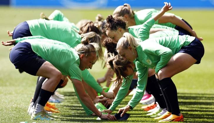 Sport Themen der Woche KW22 Sport Bilder des Tages EINDHOVEN - The women s team of VFL Wolfsburg ahead of the Women s UEFA Champions League Final against FC Barcelona, Barca at Phillips stadium on June 2, 2023 in Eindhoven, Netherlands. ANP MAURICE VAN STONE Women s UEFA Champions League MD-1 FINAL 2022 2023 xVIxANPxSportx xxANPxIVx 470743206 originalFilename: 470743206.jpg